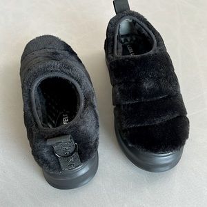 Karl Lagerfeld Mens Fur Lined Slipon Sneaker